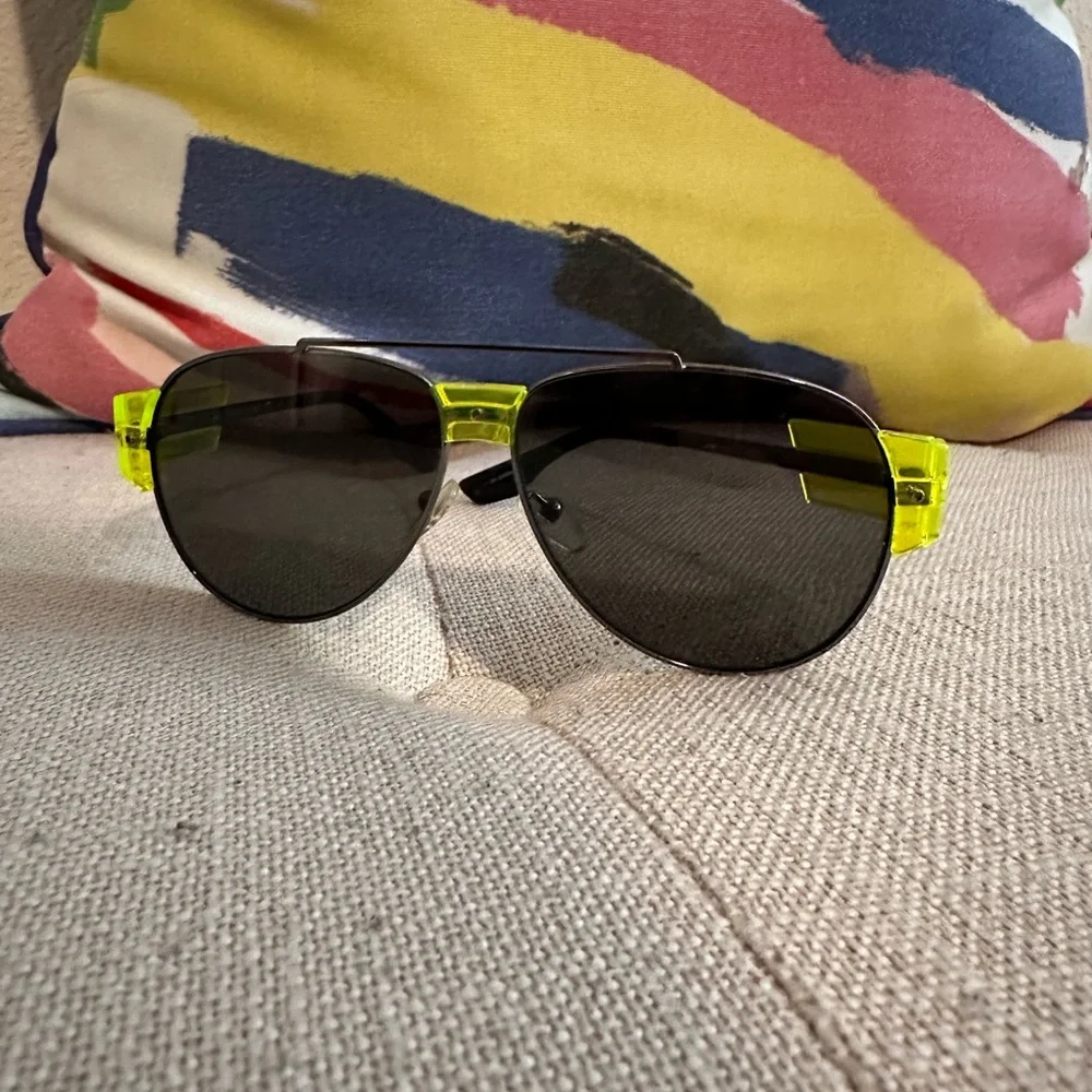 McQ by Alexander McQueen sunglasses - Picture 3 of 3